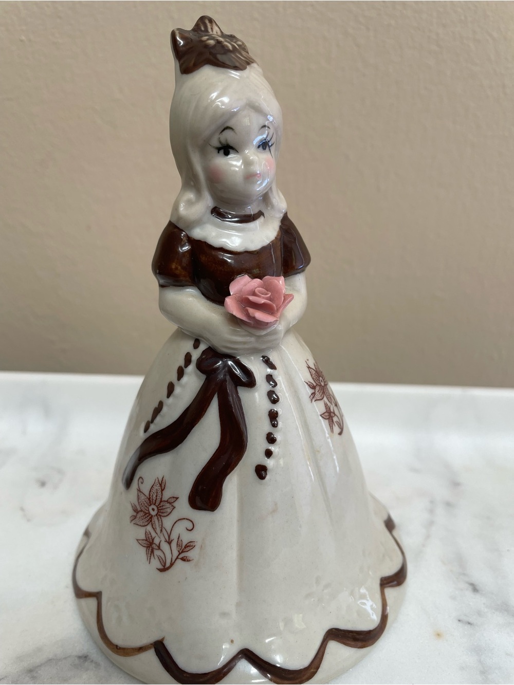 🌹🔔VINTAGE!🔔🌹1960’s/1970’s Brinn & Co. Southern Bell Figurine with Pink Rose!🌹